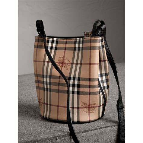 secchiello burberry costo|Burberry Borsa a Secchiello Check .